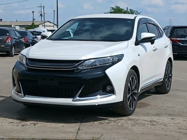 TOYOTA HARRIER photo 3