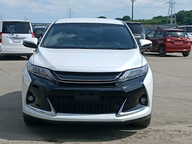 TOYOTA HARRIER photo 2