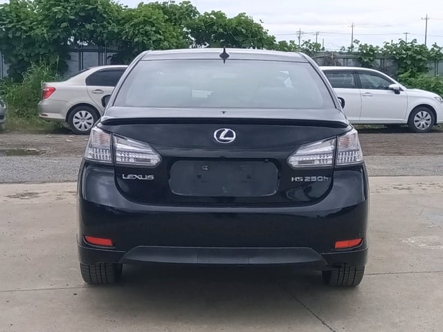 LEXUS HS photo 2