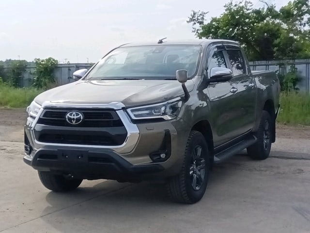 TOYOTA HILUX photo 3