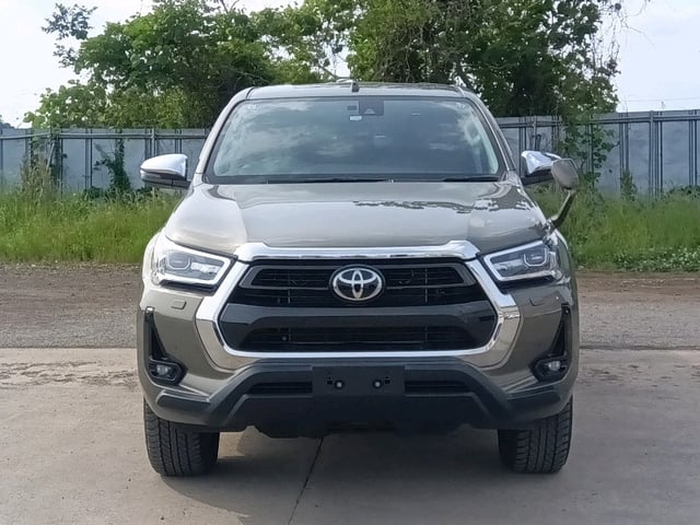 TOYOTA HILUX photo 2
