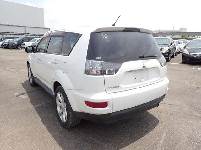 MITSUBISHI OUTLANDER photo 3