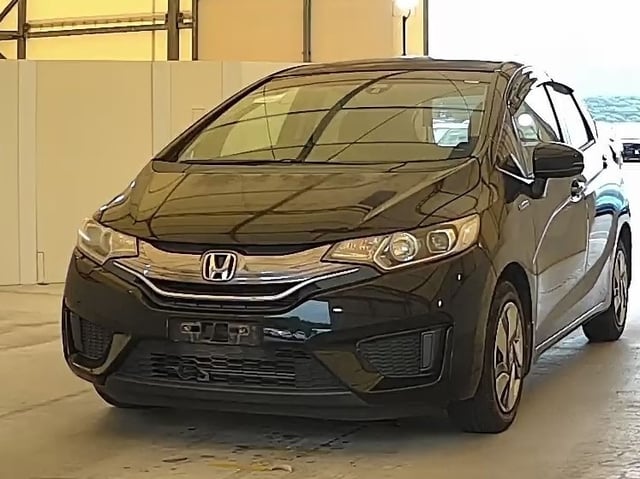 HONDA FIT HYBRID photo 2