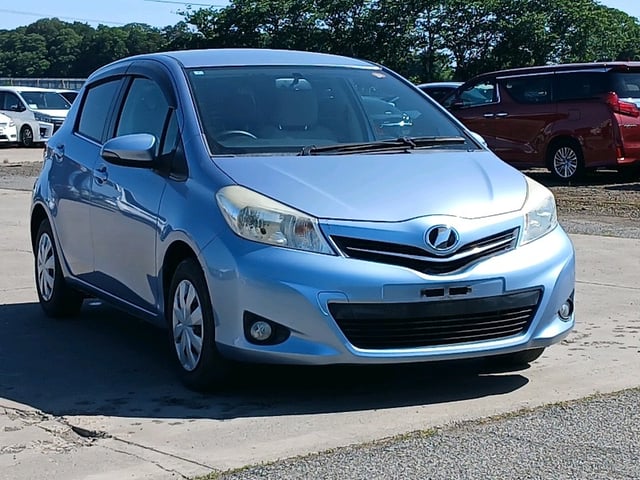 TOYOTA VITZ 2012