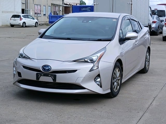 TOYOTA PRIUS photo 3