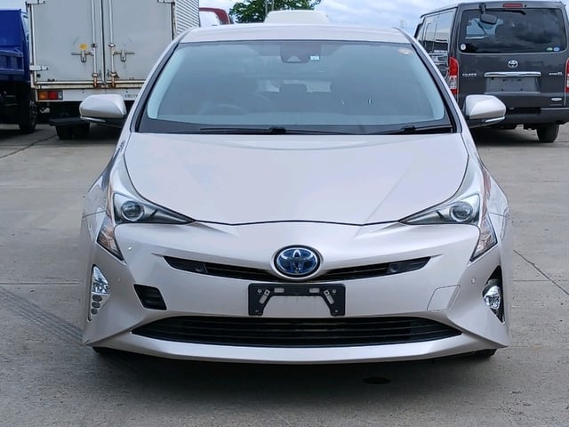 TOYOTA PRIUS photo 2