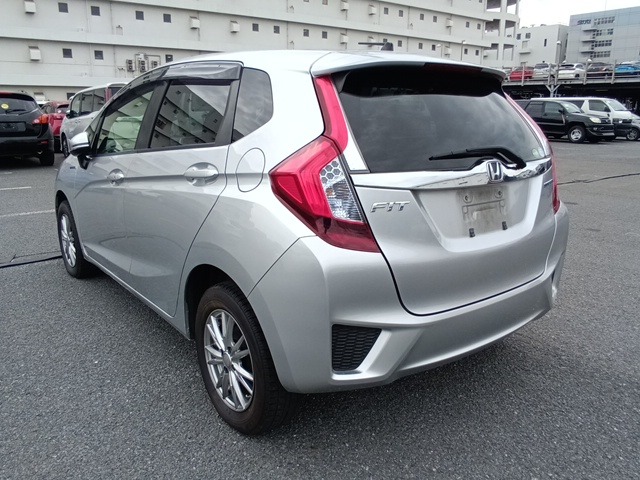 HONDA FIT HYBRID photo 3