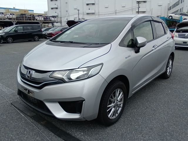 HONDA FIT HYBRID photo 2