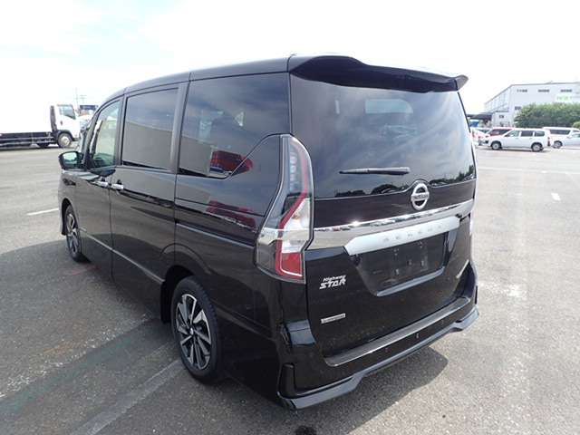 NISSAN SERENA photo 3