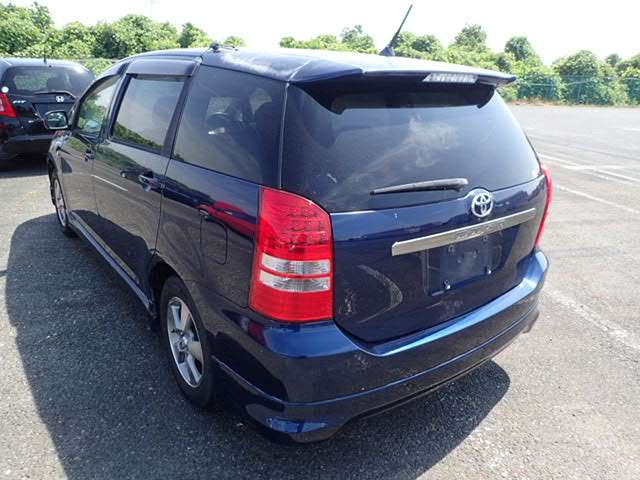 TOYOTA WISH photo 3