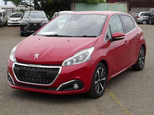 PEUGEOT 208 photo 2