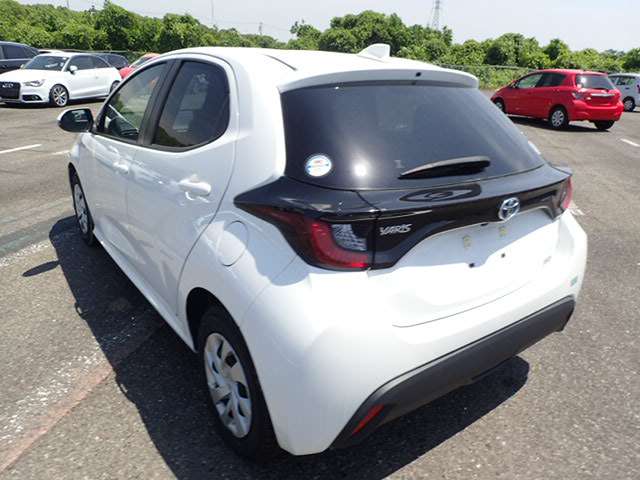 TOYOTA YARIS photo 3