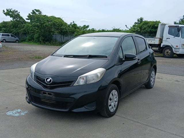 TOYOTA VITZ photo 3