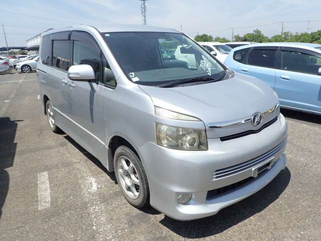 TOYOTA VOXY 2009