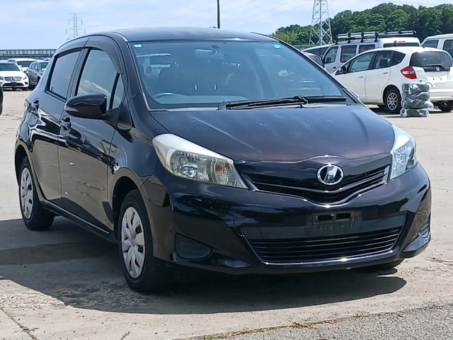 TOYOTA VITZ 2013