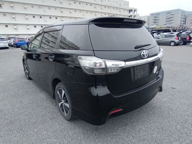 TOYOTA WISH photo 3