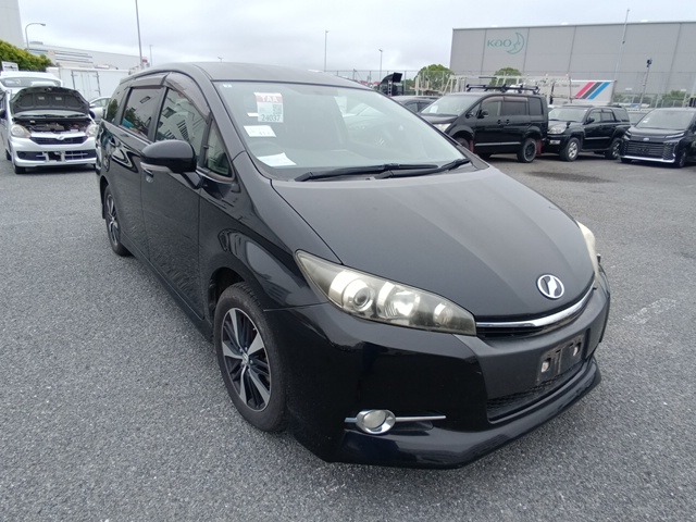TOYOTA WISH 2013