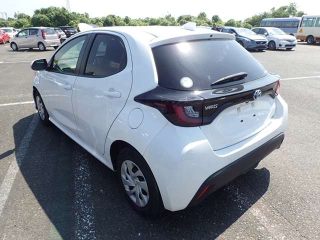 TOYOTA YARIS photo 3