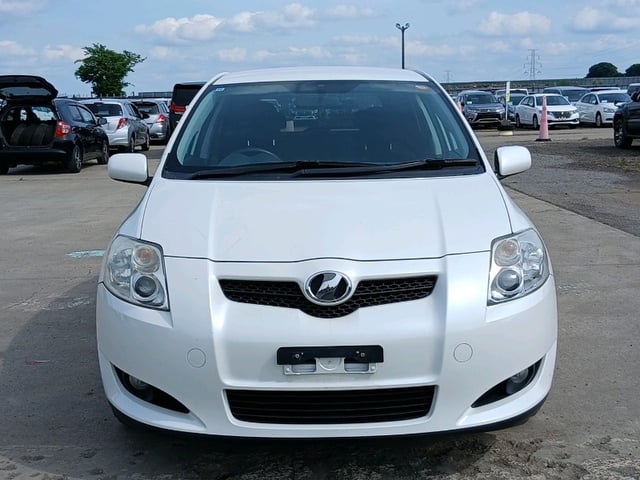 TOYOTA AURIS photo 2