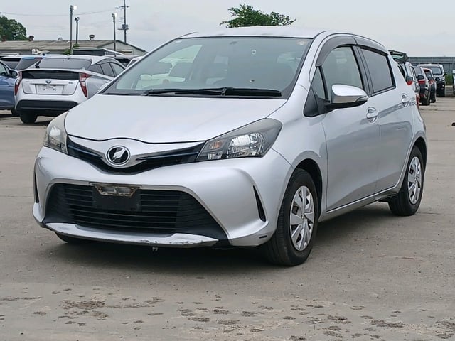 TOYOTA VITZ photo 3
