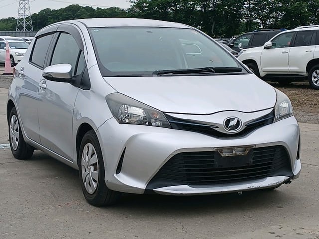 TOYOTA VITZ 2015