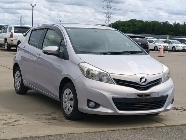 TOYOTA VITZ 2013