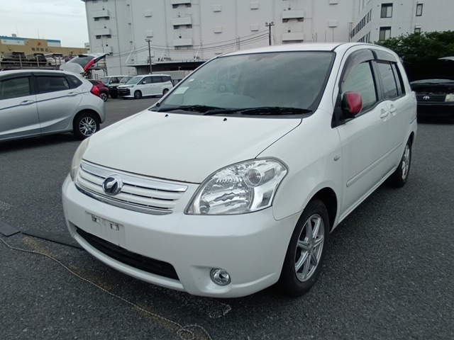 TOYOTA RAUM photo 2