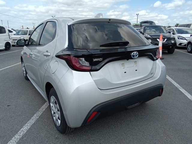 TOYOTA YARIS photo 3