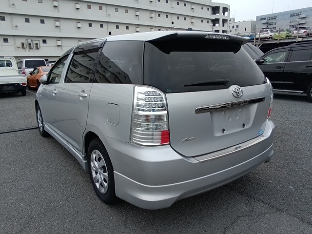 TOYOTA WISH photo 3