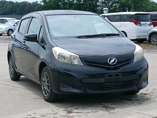 TOYOTA VITZ 2012