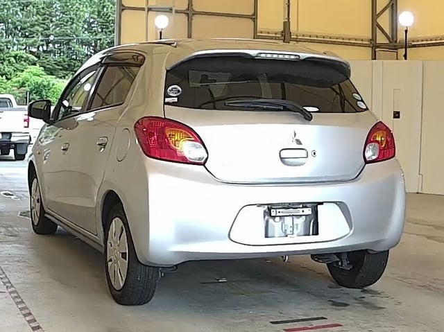 MITSUBISHI MIRAGE photo 3