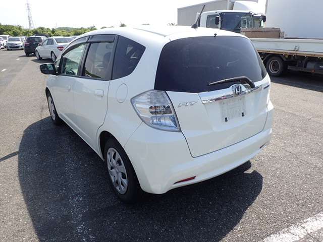 HONDA FIT HYBRID photo 3