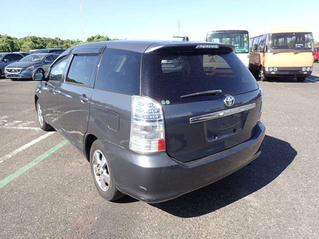 TOYOTA WISH photo 3