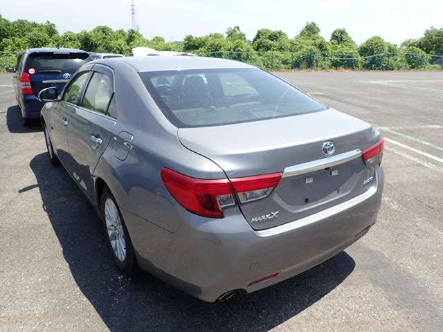 TOYOTA MARK X photo 3