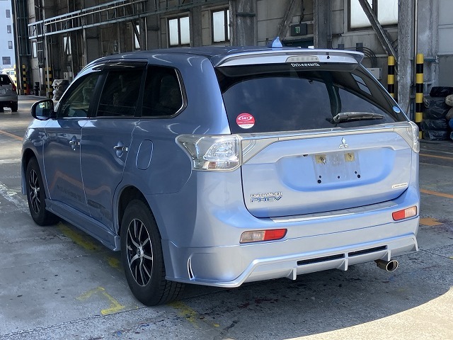 MITSUBISHI OUTLANDER PHEV photo 3