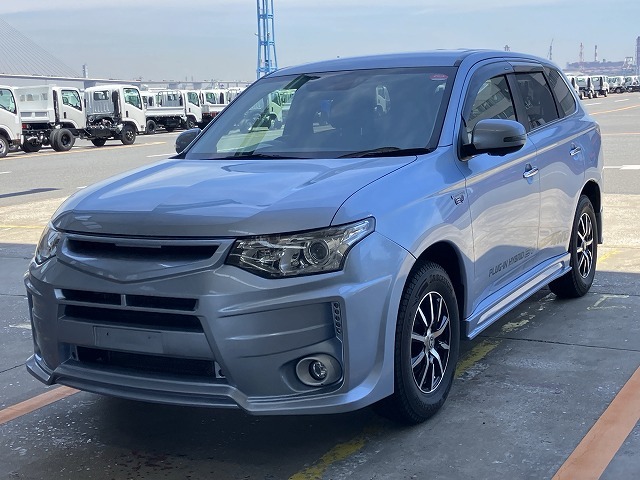 MITSUBISHI OUTLANDER PHEV photo 2