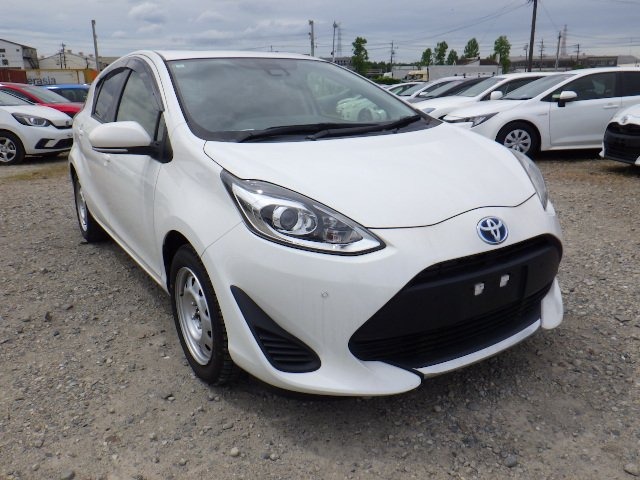 TOYOTA AQUA 2021