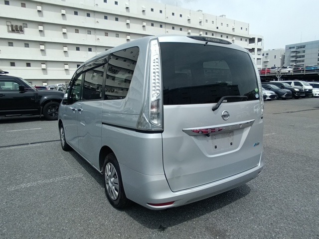 NISSAN SERENA photo 3