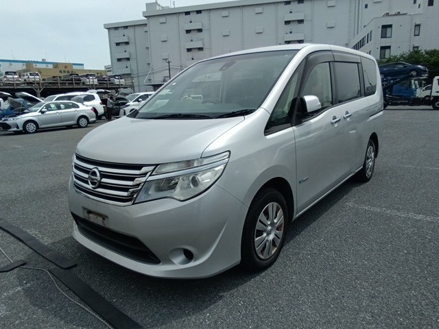 NISSAN SERENA photo 2