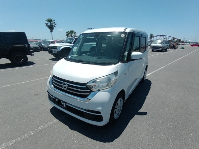 NISSAN DAYZ ROOX photo 2