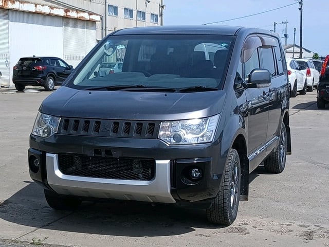 MITSUBISHI DELICA D5 photo 3