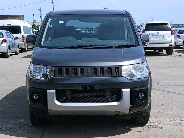 MITSUBISHI DELICA D5 photo 2