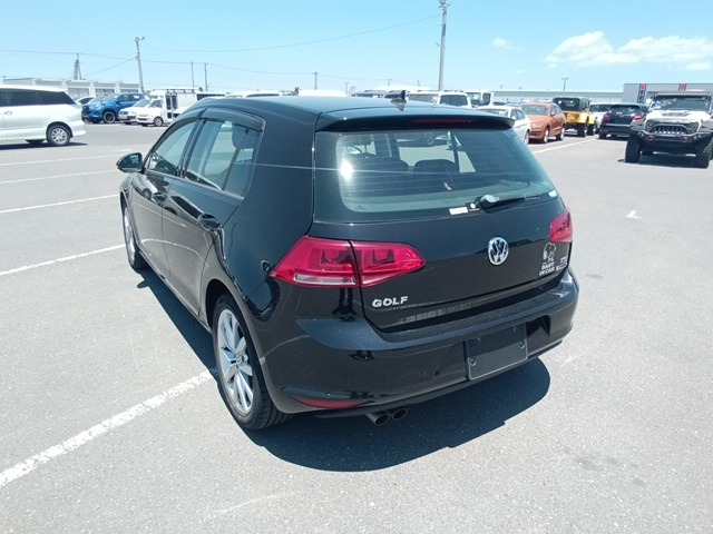 VOLKSWAGEN GOLF photo 3