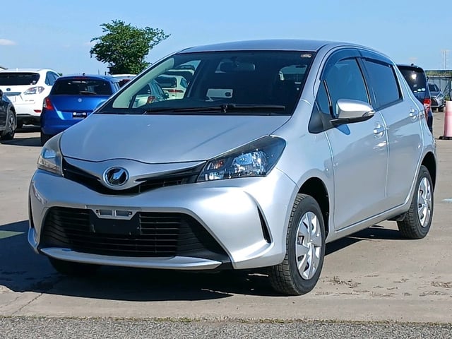 TOYOTA VITZ photo 3