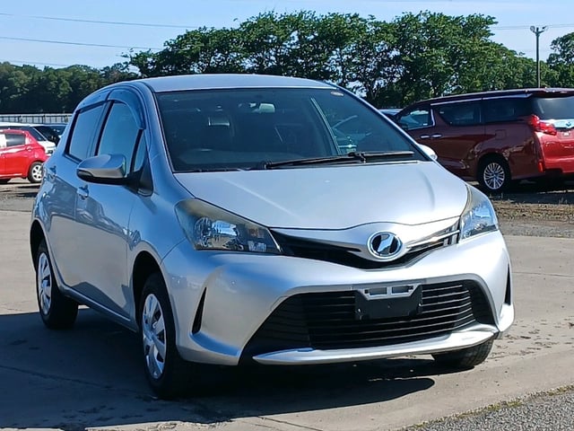TOYOTA VITZ 2015