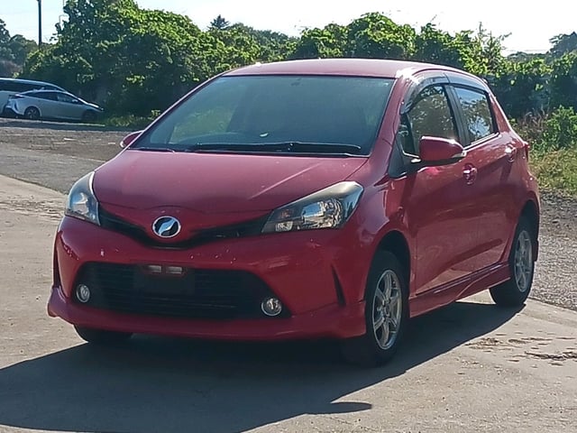 TOYOTA VITZ photo 3