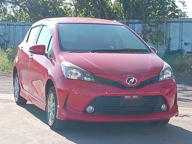TOYOTA VITZ 2015