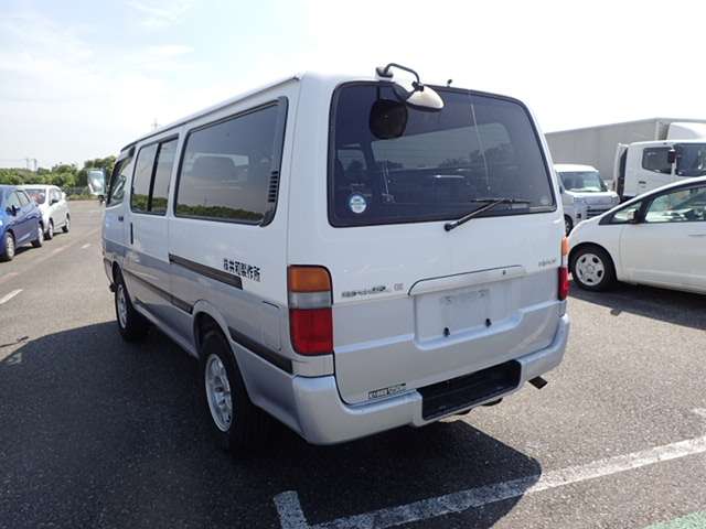 TOYOTA HIACE VAN photo 3