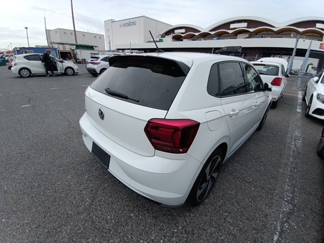 VOLKSWAGEN POLO GTI photo 3