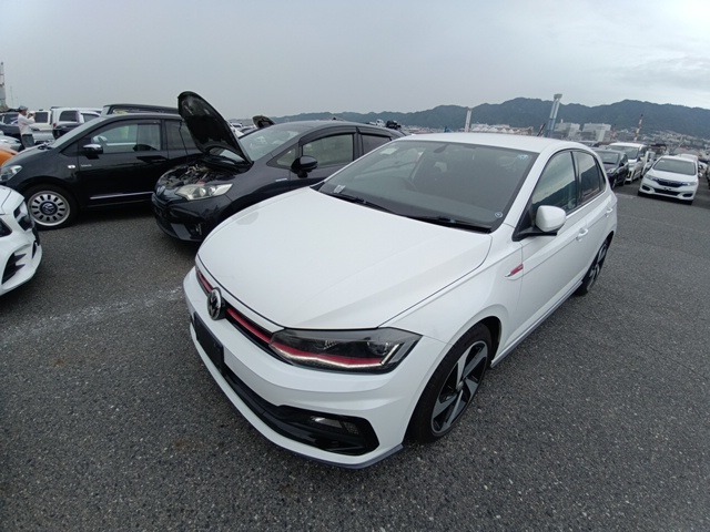 VOLKSWAGEN POLO GTI photo 2